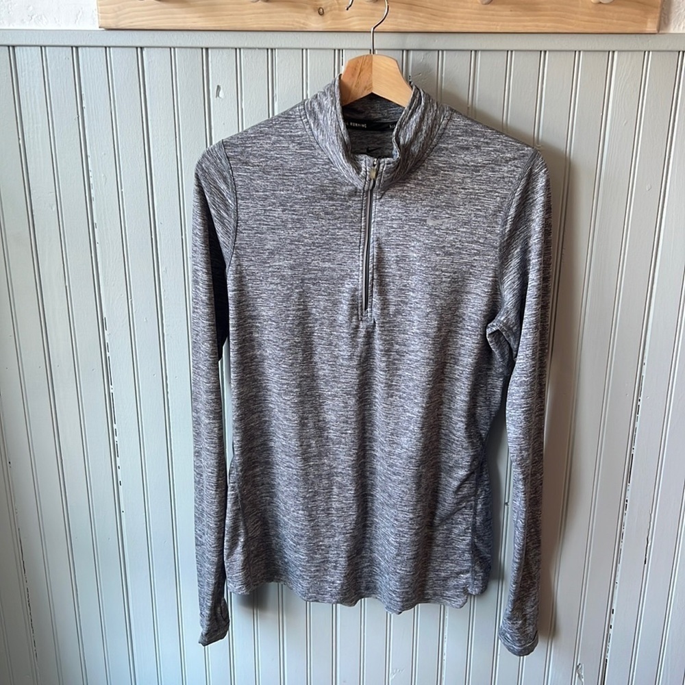 Women’s Nike Element Running Long Sleeve 1/4 Zip Top - Medium